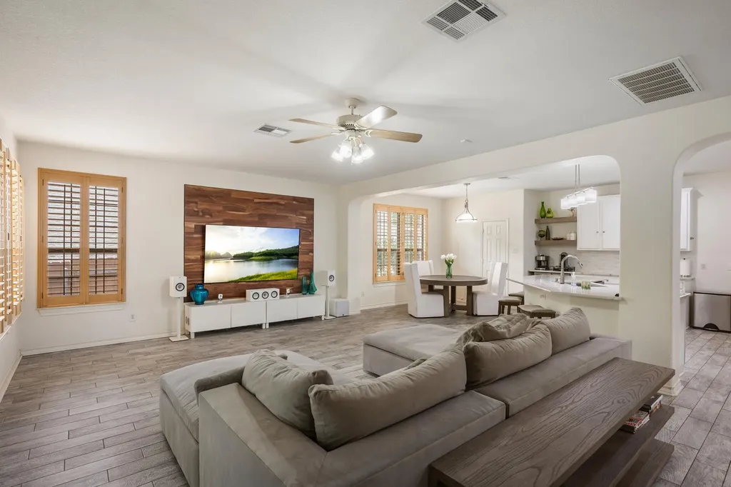 10232 Grizzly Oak Drive Austin TX 78748