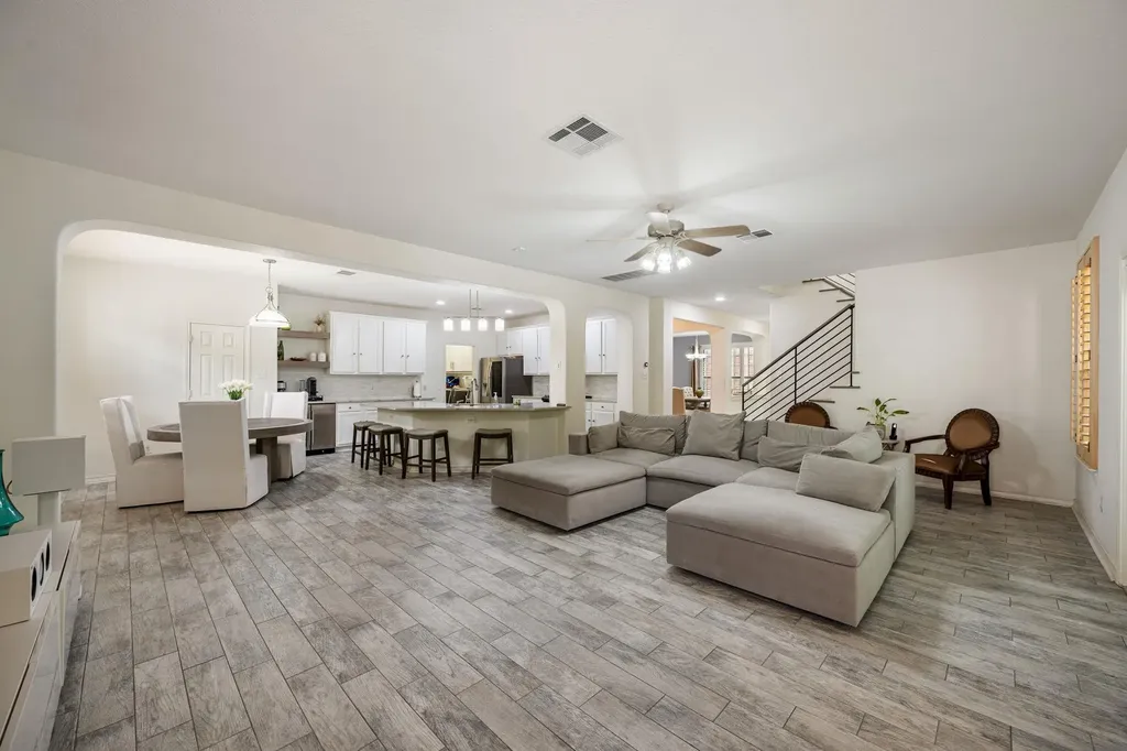10232 Grizzly Oak Drive Austin TX 78748