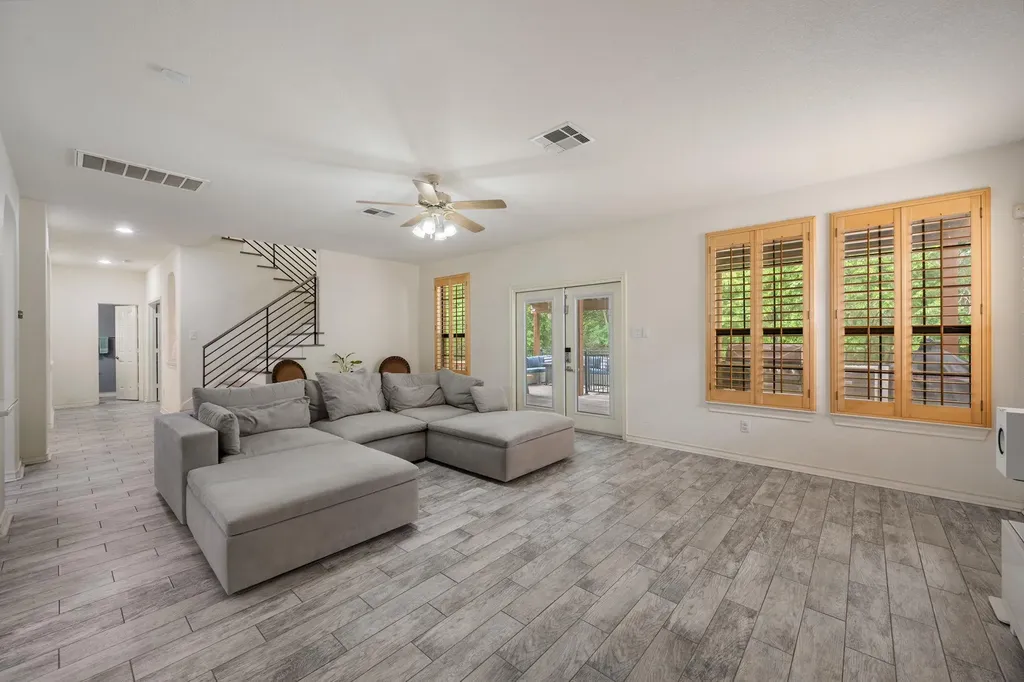 10232 Grizzly Oak Drive Austin TX 78748