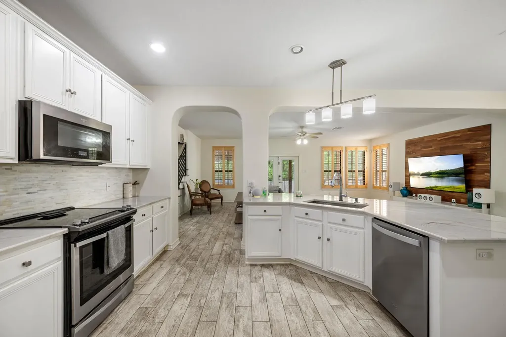 10232 Grizzly Oak Drive Austin TX 78748