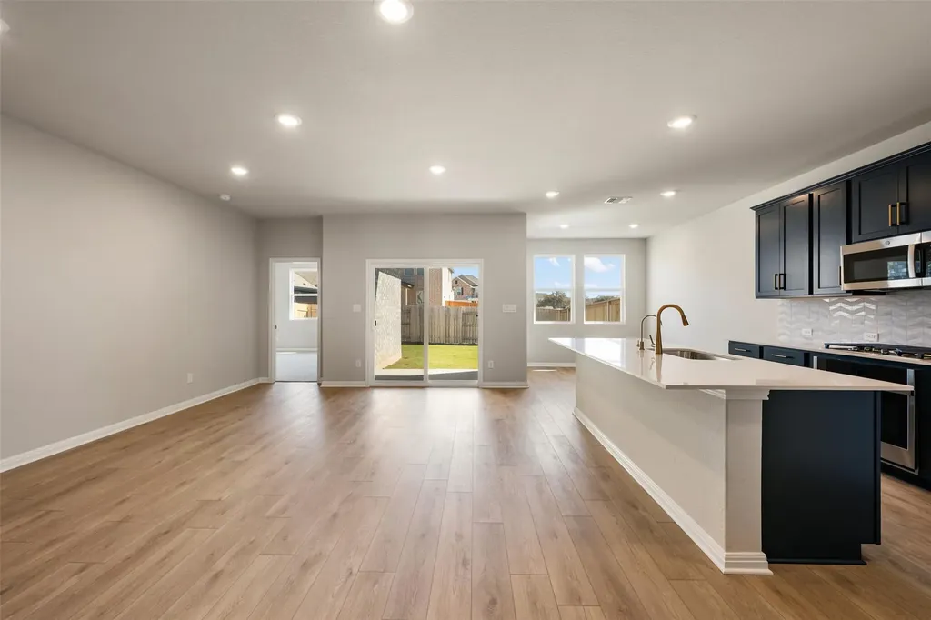 126 Arlington Park Loop Hutto TX 78634