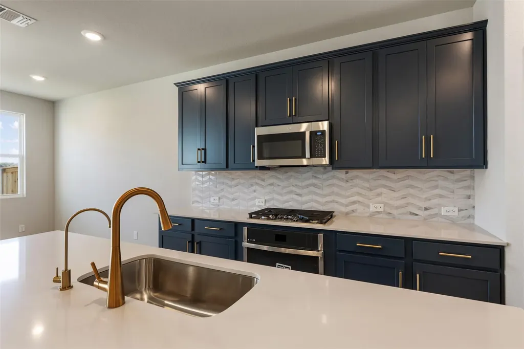 126 Arlington Park Loop Hutto TX 78634
