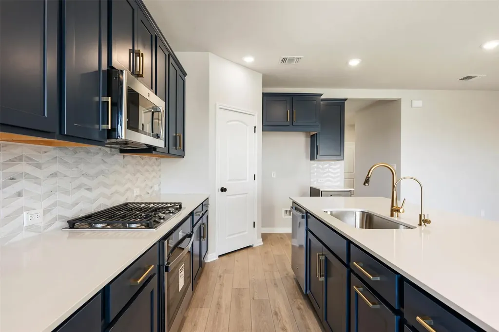 126 Arlington Park Loop Hutto TX 78634