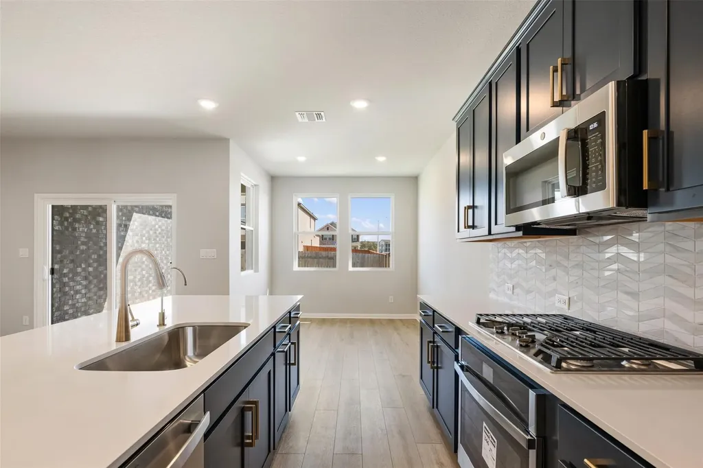 126 Arlington Park Loop Hutto TX 78634