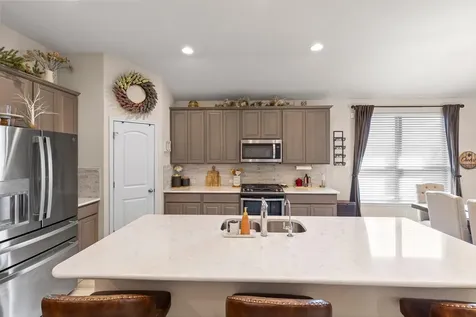 276 Finstown Street Hutto TX 78634