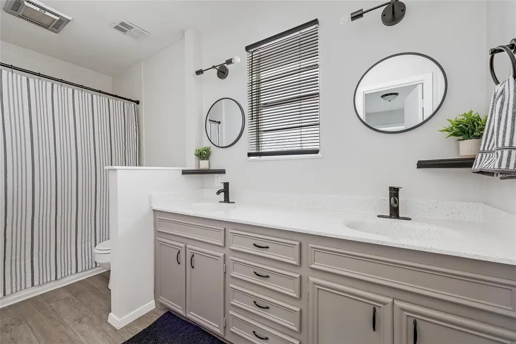 3216 Poe Cove Lago Vista TX 78645
