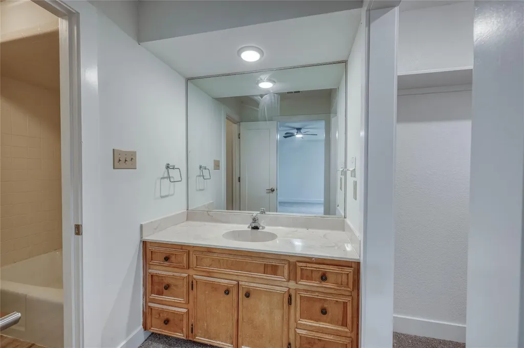 901 Cheyenne Horseshoe Bay TX 78657