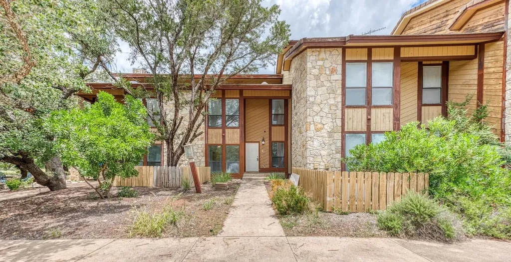 901 Cheyenne Horseshoe Bay TX 78657