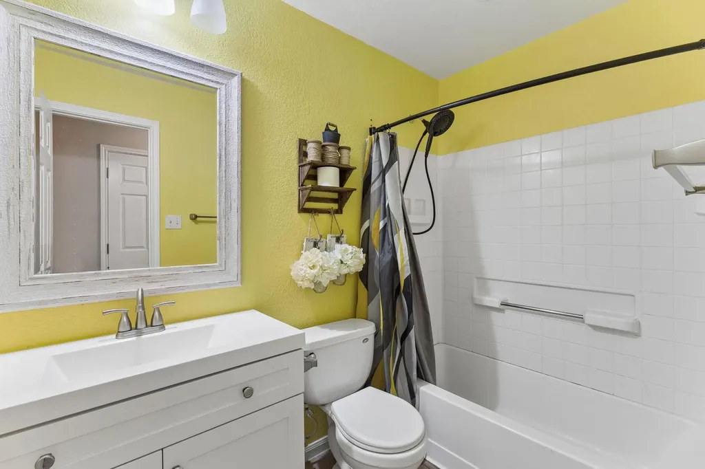 2106 Narrow Glen Parkway Austin TX 78744