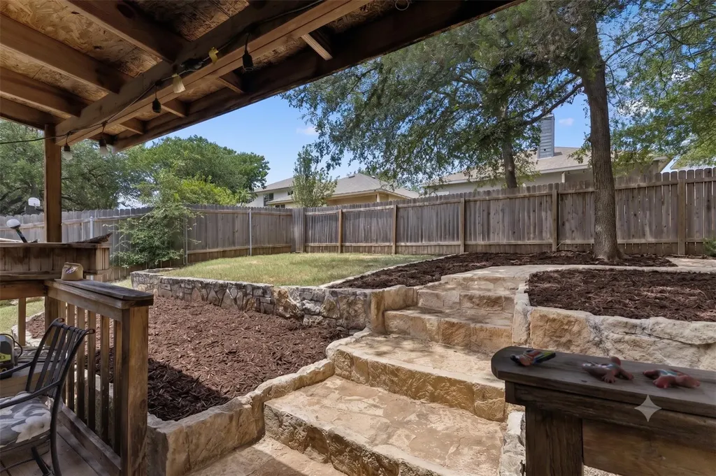 2106 Narrow Glen Parkway Austin TX 78744