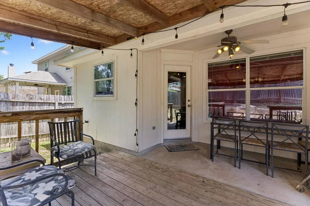 2106 Narrow Glen Parkway Austin TX 78744