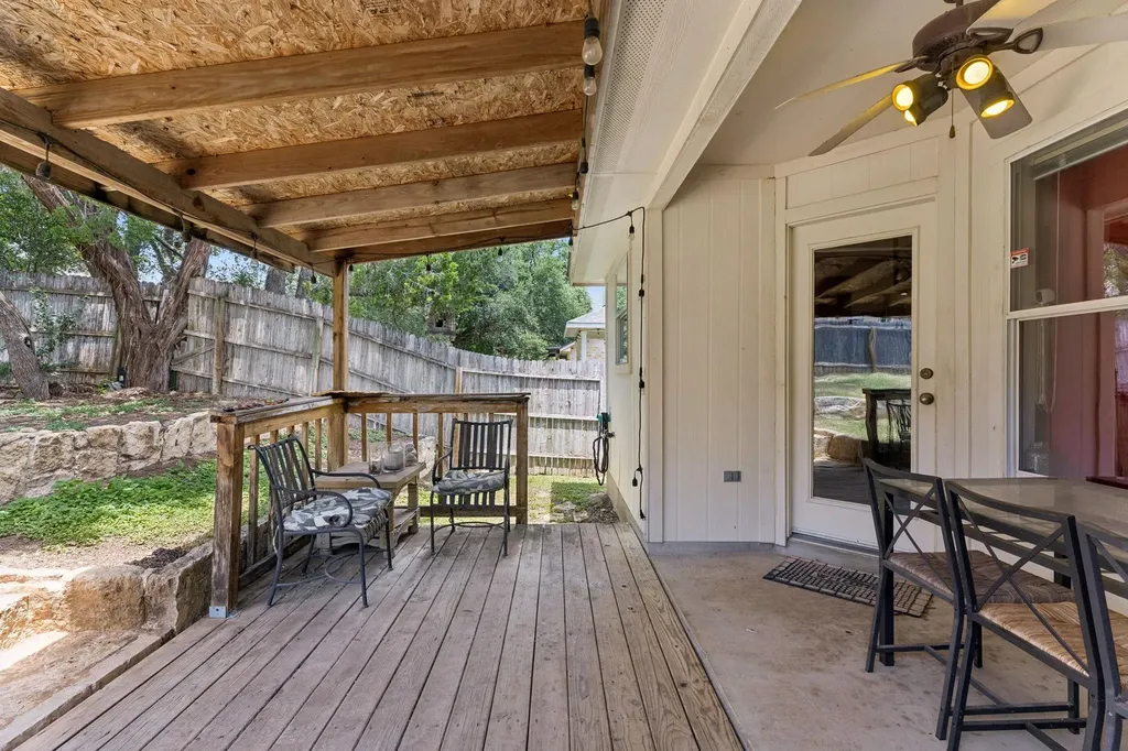 2106 Narrow Glen Parkway Austin TX 78744