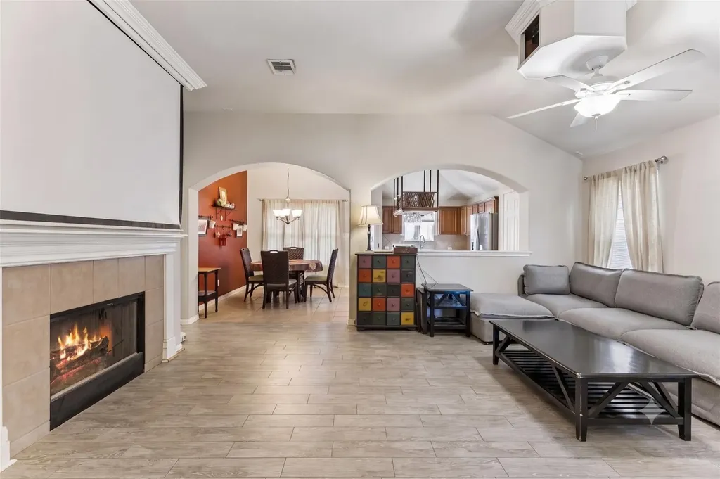 2106 Narrow Glen Parkway Austin TX 78744