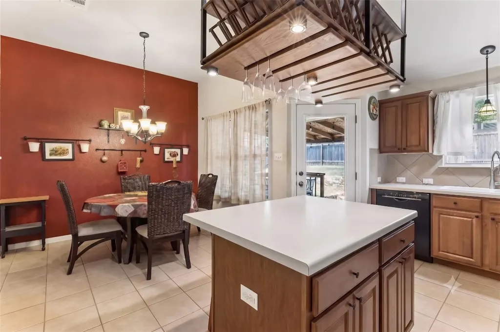 2106 Narrow Glen Parkway Austin TX 78744