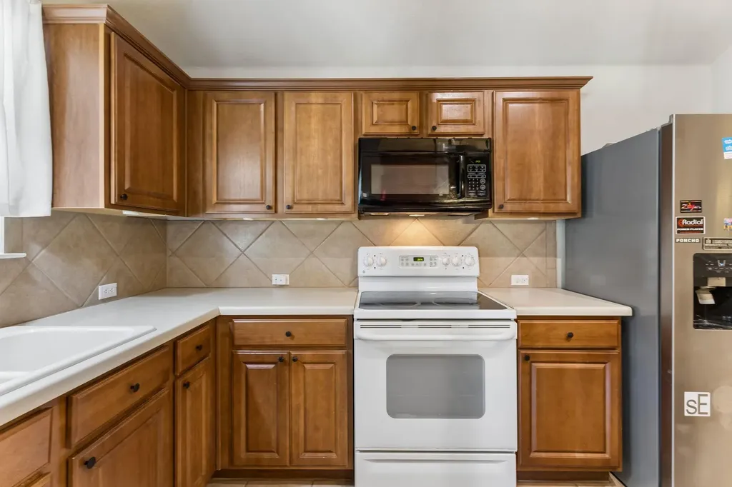 2106 Narrow Glen Parkway Austin TX 78744