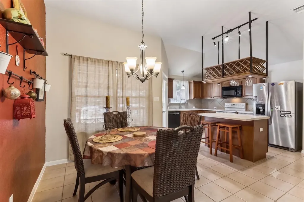 2106 Narrow Glen Parkway Austin TX 78744
