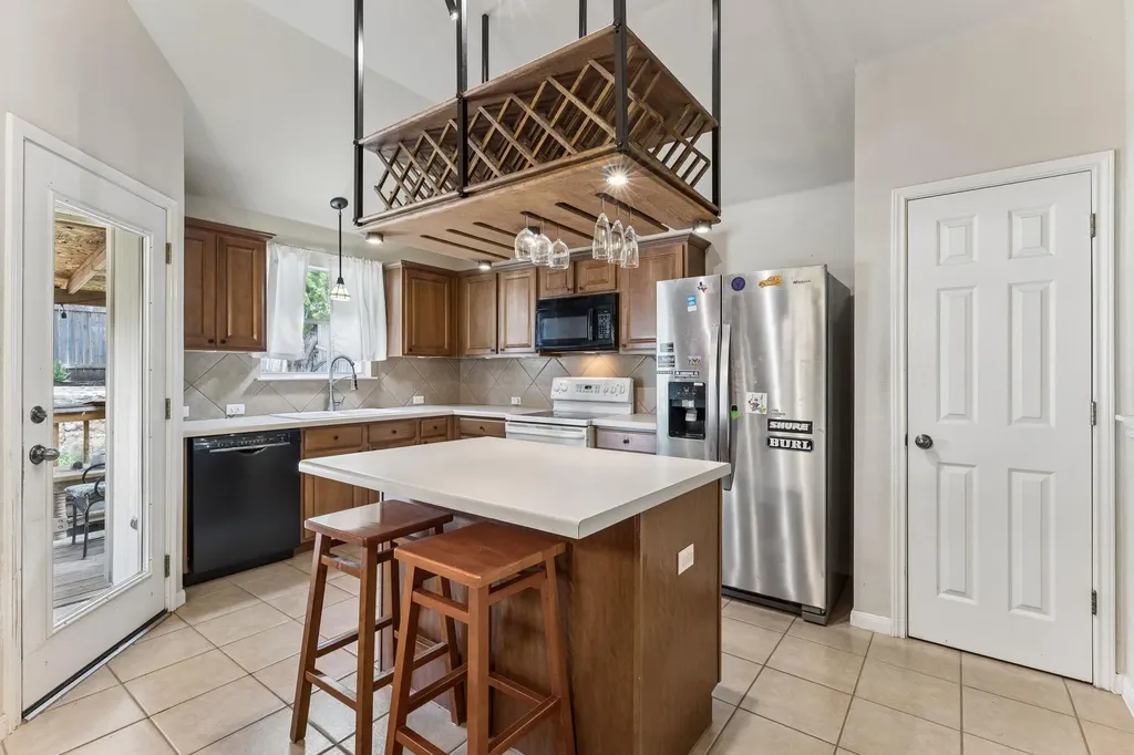 2106 Narrow Glen Parkway Austin TX 78744