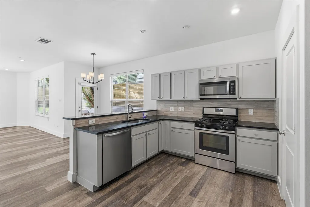 4124 Valley View Road Austin TX 78704