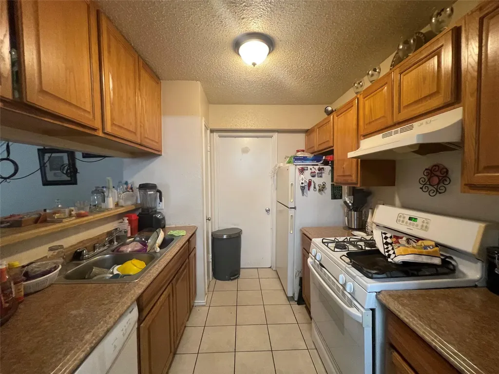 1605 Pleasant Cove Austin TX 78754