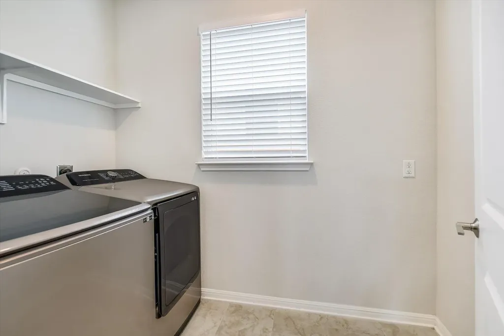 512 Voyage Trace Leander TX 78641