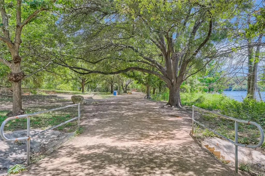 48 East Avenue Austin TX 78701
