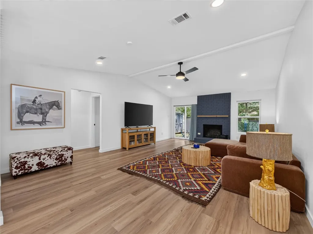 2102 Lear Lane Austin TX 78745