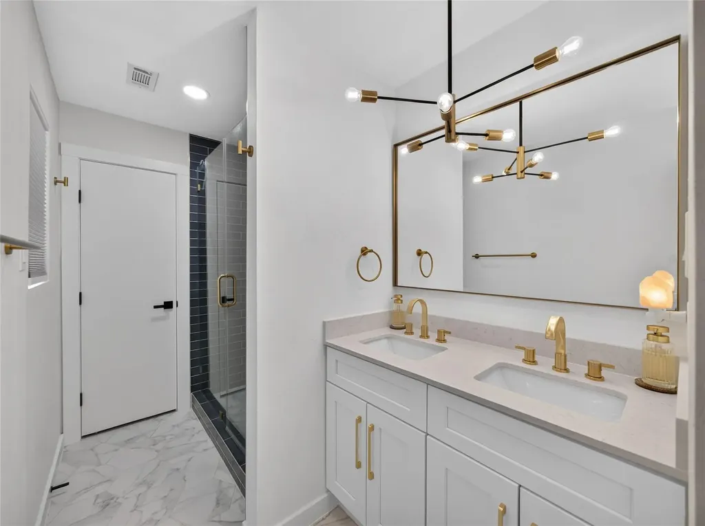 2102 Lear Lane Austin TX 78745