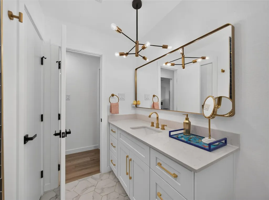 2102 Lear Lane Austin TX 78745