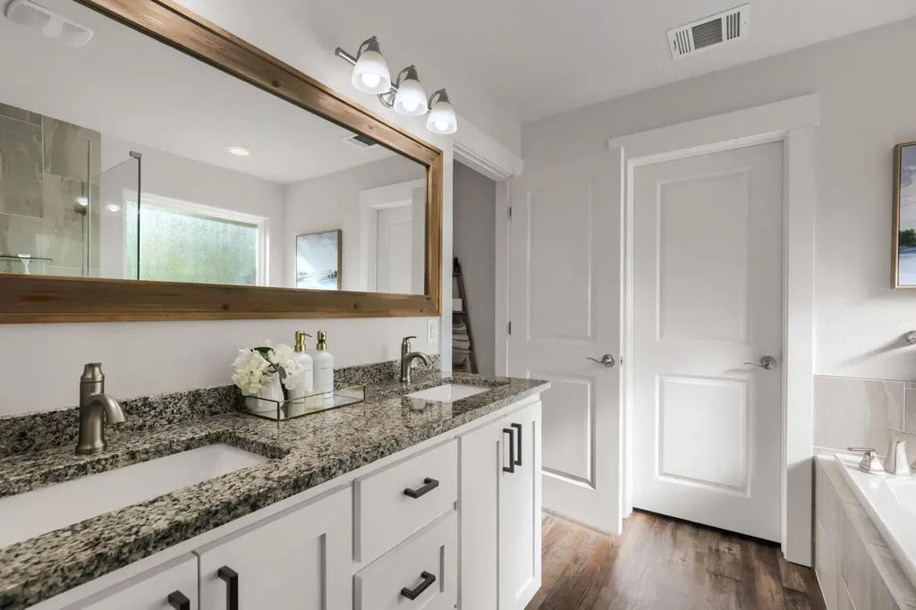 6101 Cimmaron Trail Lago Vista TX 78645