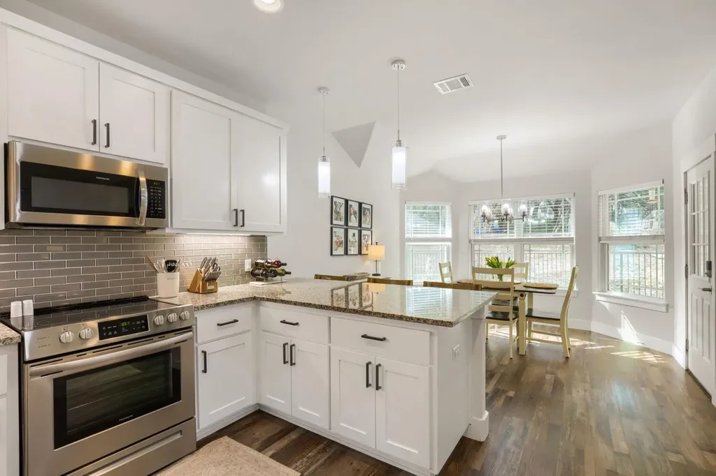 6101 Cimmaron Trail Lago Vista TX 78645