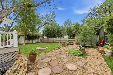 221 N Johnson Avenue San Marcos TX 78666