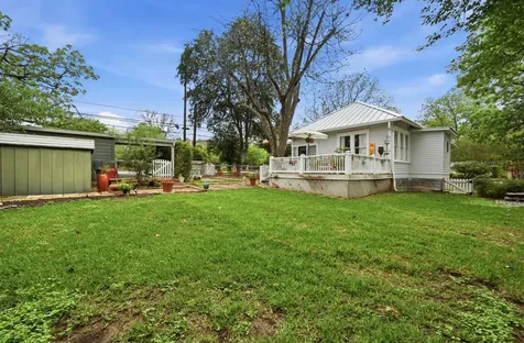 221 N Johnson Avenue San Marcos TX 78666