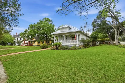 221 N Johnson Avenue San Marcos TX 78666