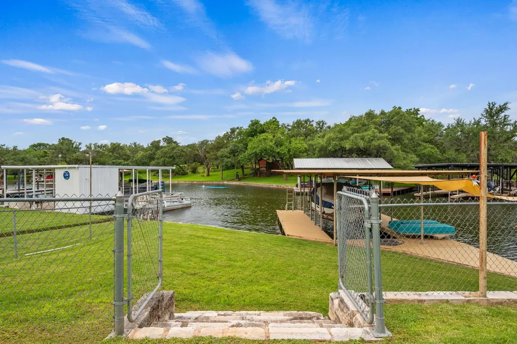 2350 Wisteria Drive Kingsland TX 78639