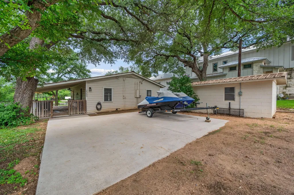 2350 Wisteria Drive Kingsland TX 78639