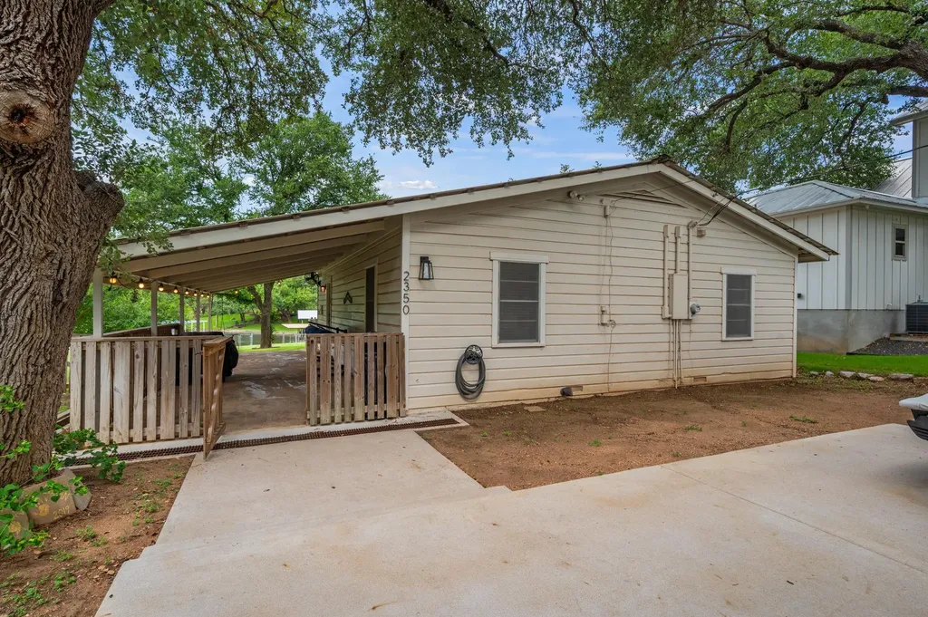 2350 Wisteria Drive Kingsland TX 78639