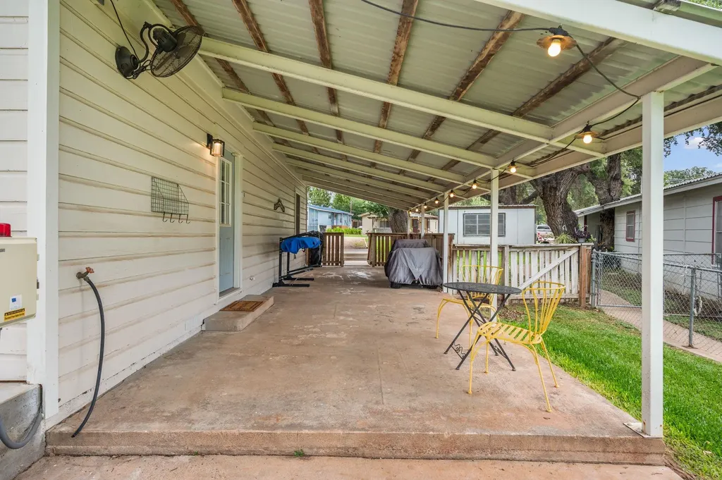 2350 Wisteria Drive Kingsland TX 78639