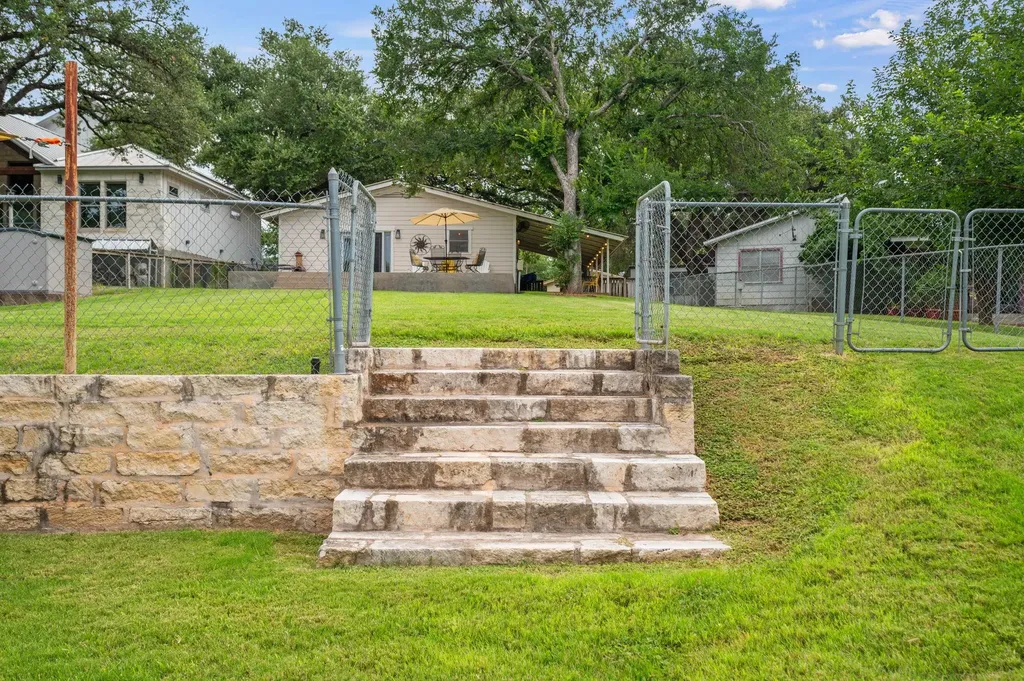 2350 Wisteria Drive Kingsland TX 78639