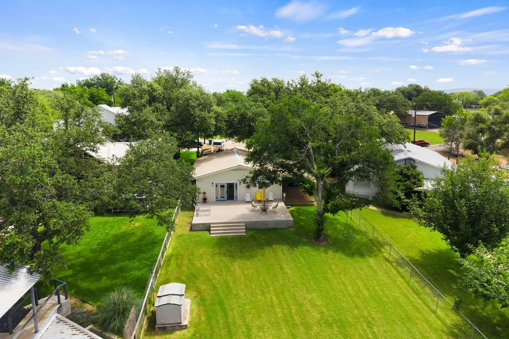 2350 Wisteria Drive Kingsland TX 78639