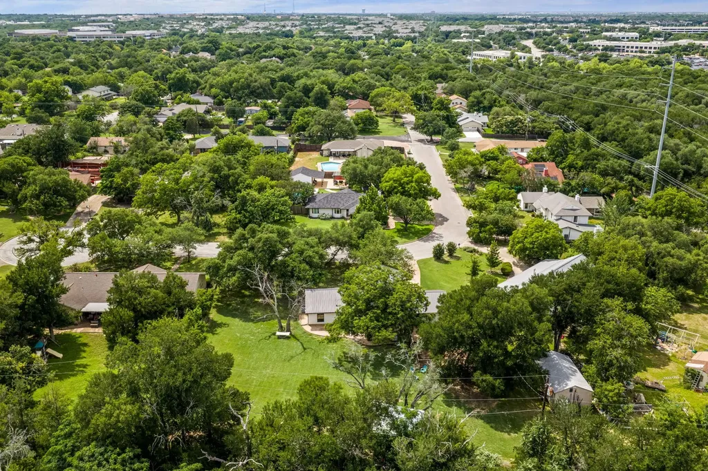 12426 Deer Track Austin TX 78727