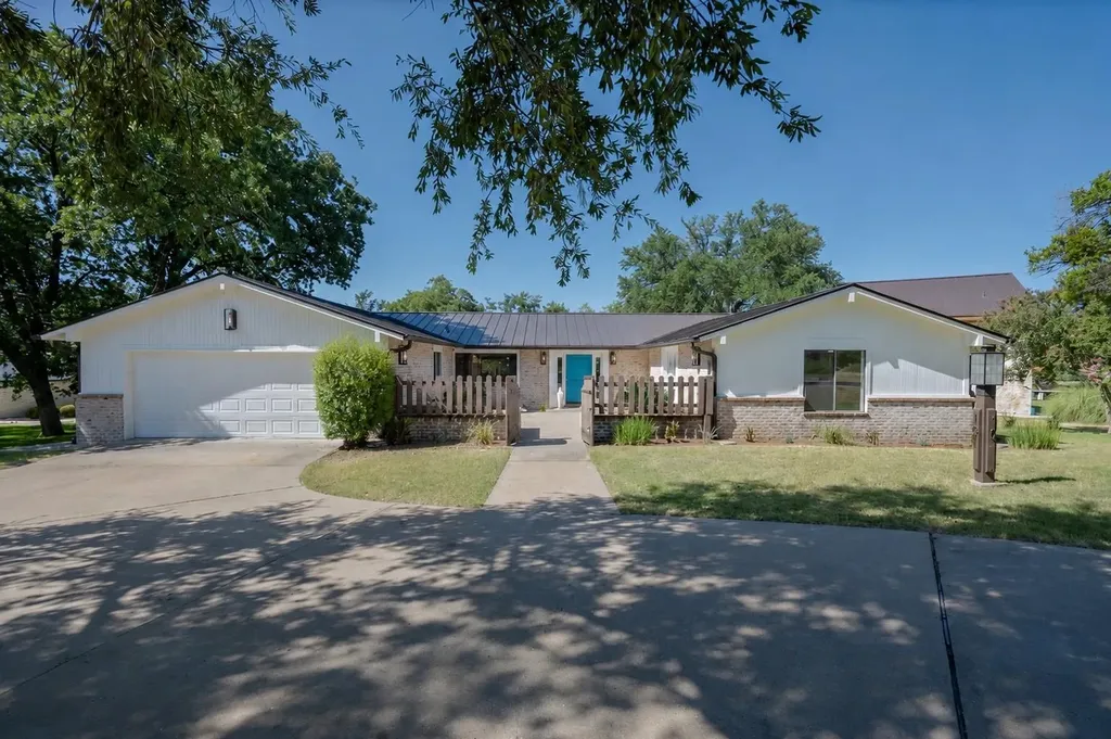 101 Third Sid W Horseshoe Bay TX 78657