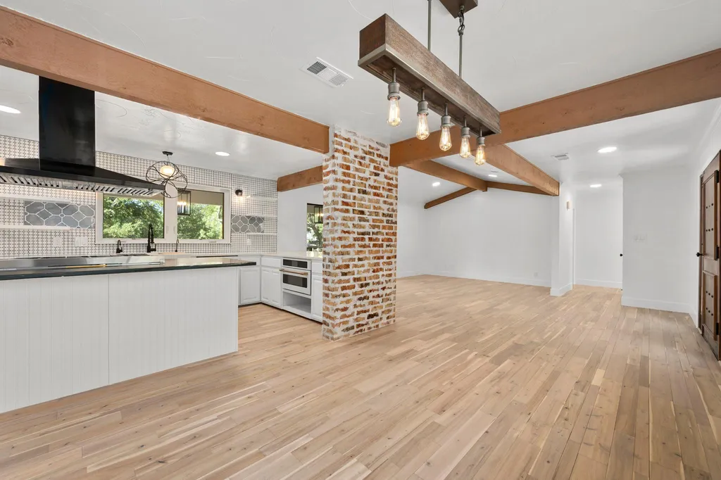 101 Third Sid W Horseshoe Bay TX 78657