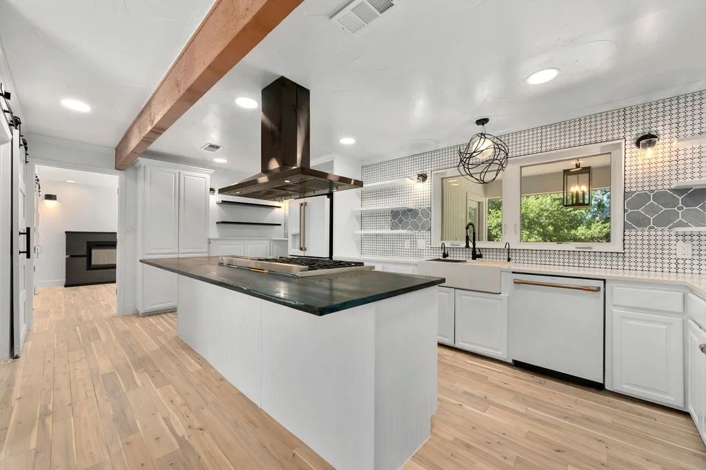 101 Third Sid W Horseshoe Bay TX 78657