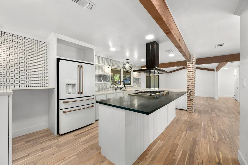 101 Third Sid W Horseshoe Bay TX 78657