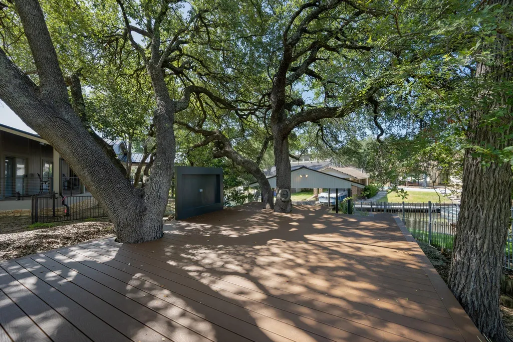101 Third Sid W Horseshoe Bay TX 78657