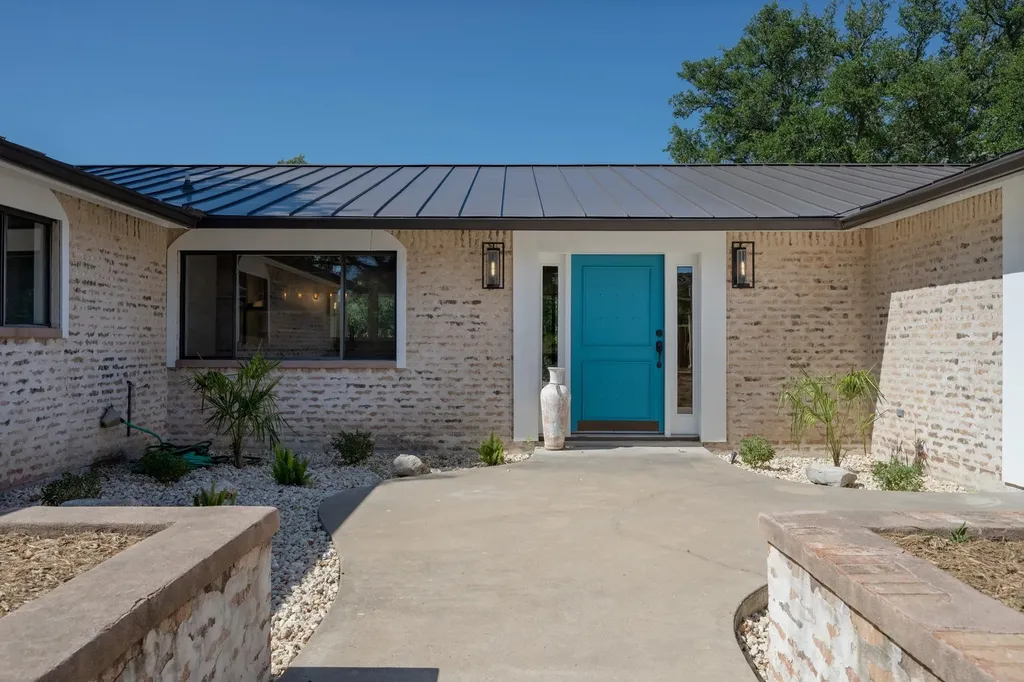 101 Third Sid W Horseshoe Bay TX 78657