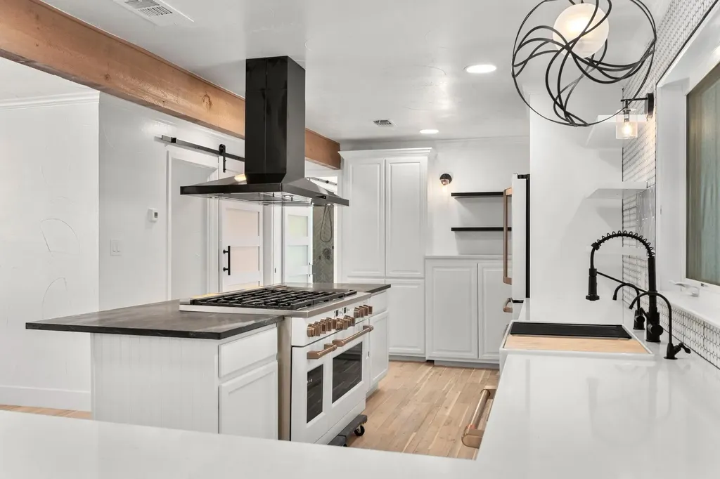 101 Third Sid W Horseshoe Bay TX 78657