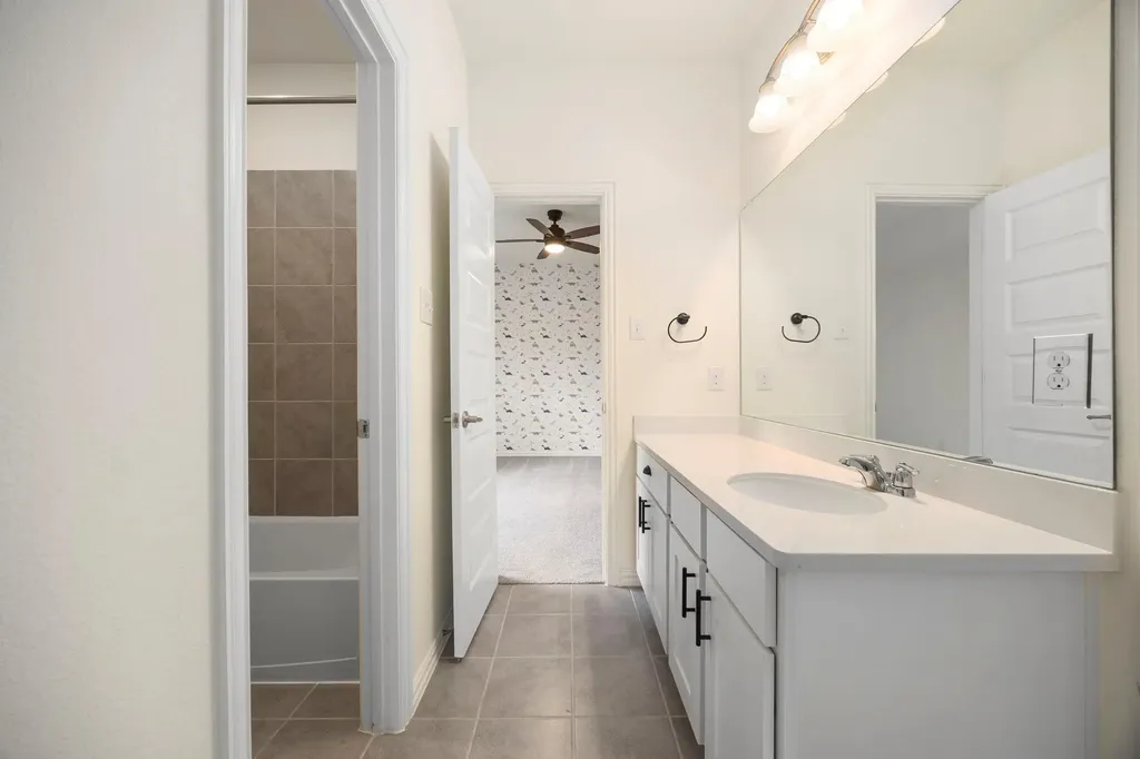 1098 Cherrystone Loop Buda TX 78610