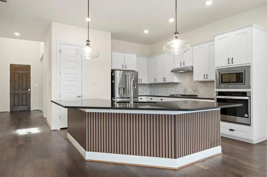 1098 Cherrystone Loop Buda TX 78610