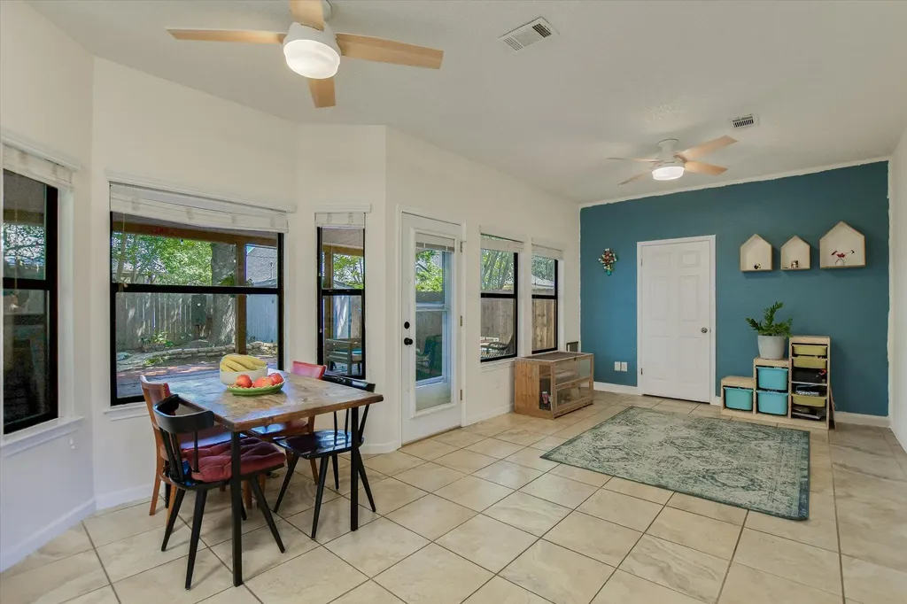 1104 Crestview Street Round Rock TX 78681